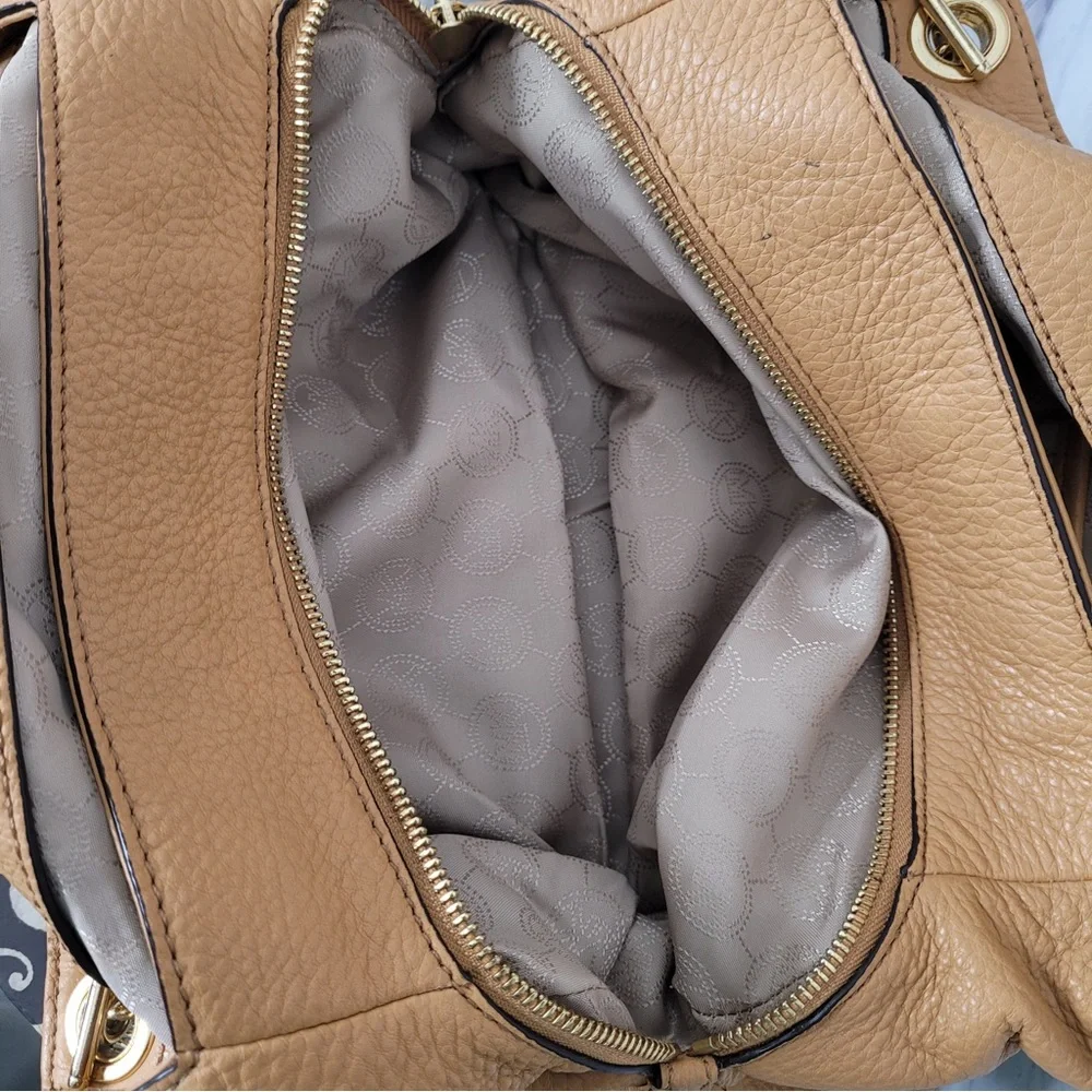 Michael Kors Tan Shoulder Bag - Picture 12 of 16
